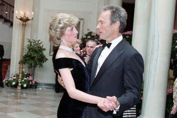 Принцесса Диана и Клинт Иствуд танцуют на званом вечере 1985г.Белый домСША