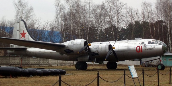 Ту-4: бомбардировщик для ядерного удара по Америке СССР украл у США не только технологии производства ядерного оружия, но и самолет, на котором мечтали разбомбить Америку. Ту-4 был точным