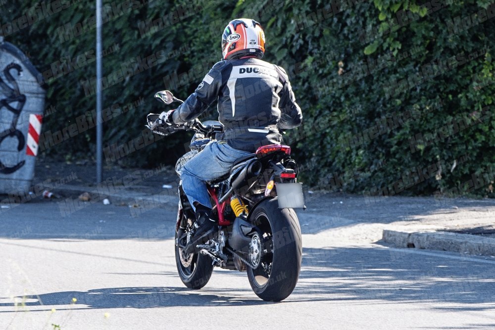 Шпионские фото Ducati Hypermotard 939 2019