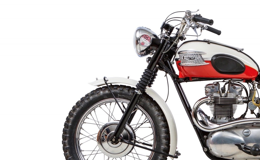 Старинный мотоцикл Triumph TR6 Trophy 1960