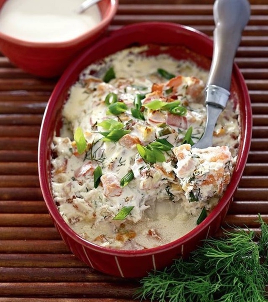 Готовим вкусную домашнюю рыбку под соусом из сметаны, овощей и пармезана  Вкусно - просто язык проглотишь! 