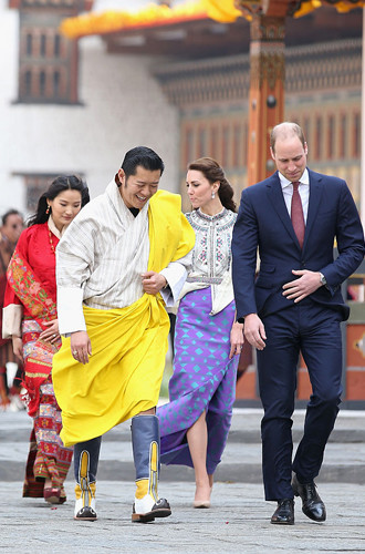 Король-дракон Бутана: любовь стоит того, чтобы ждать Ее называют азиатской Кейт Миддлтон. Его Королем-драконом Бутана. Рассказываем о невероятной истории любви одной из самых красивых