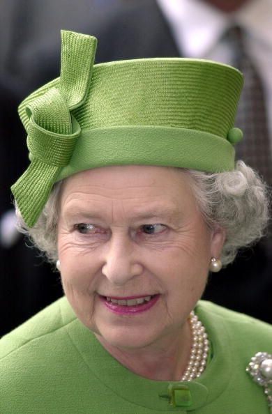 Зелёные шляпки на королевской головке. Елизавета II Разумеется первенство по количеству шляп у королевы