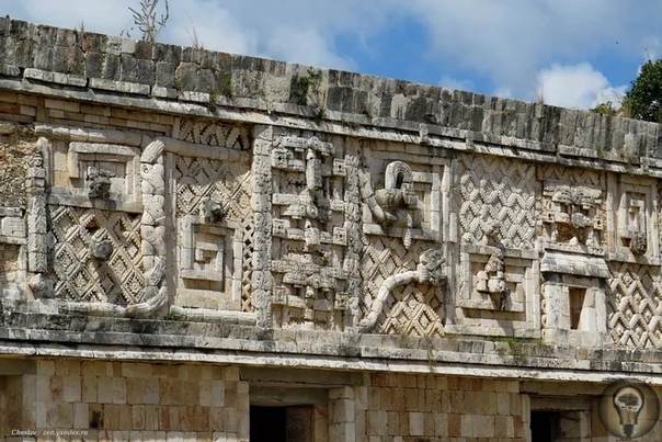 Ушмаль - трижды построенный Руины майянского города Ушмаля - они из самых впечатляющих на полуострове Юкатан. Его строения, возведенные в стиле Пукк - одни из самых красивых во всей культуре