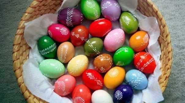 Почему на Пасху принято красить яйца, и откуда пошла эта традиция