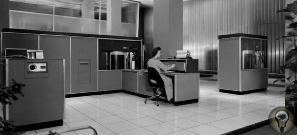 Во время выставки в Сокольниках в 1959 году американцы привезли свой компьютер IBM RAMAC 305, которой мог отвечать на вопросы на русском языке