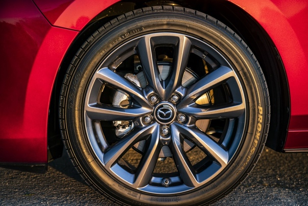 Обзор : Mazda3 Hatchbac Двигатель: 2.0 R4 SYACTIV-G M HybridМощность: 122 л.с. при 6000 об/мин Крутящий момент: 213 Нм при 4000 об/мин Трансмиссия: Механика 6 ступ. Разгон до сотни: 10.4 сек