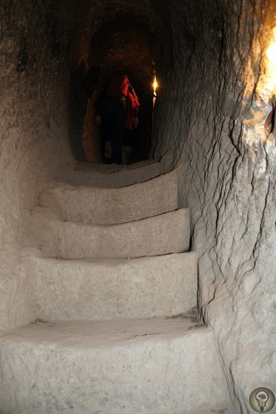 Пещерный монастырь Вардзиа.  Вардзия этот исторический объект, пещерный монастырский комплекс XIIXIII века , фигурирует в верхних строках списка туристических достопримечательностей