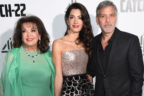 Джордж Клуни со своей женой Амаль и ее мамой Барией Аламуддин на премьере сериала Уловка-22 в Лондоне Прошлым вечером в Лондоне состоялся премьерный показ сериала «Уловка-22», где Джордж Клуни