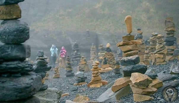 Причудливые каменные «пирамидки» на мысе Вятлина во Владивостоке Мыс Вятлина у острова Русский считается одним из живописнейших мест на Дальнем Востоке. Отсюда открываются невероятно красивые